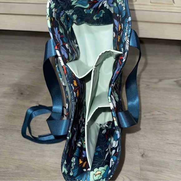 Vera Bradley Floral Burst organizer - Picture 3 of 4